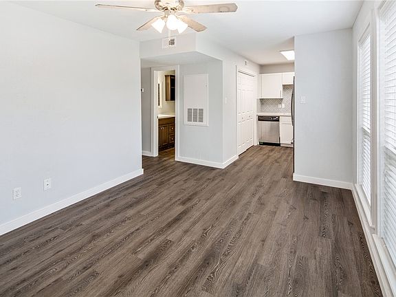 5th image of 405 Manuel Dr APT C