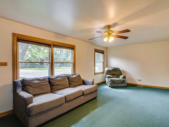 4th image of 490 Ironwood Dr