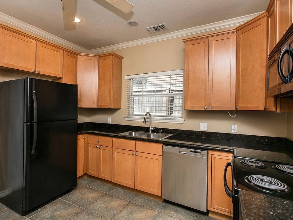 1st image of 411 Montauk Ct
