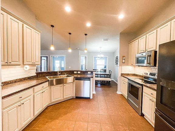 4th image of 10095 Castleberry Blvd