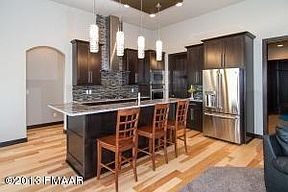 5th image of 943 Mulberry Ln