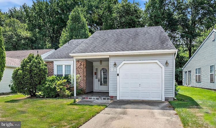 1st image of 88 Bastian Dr