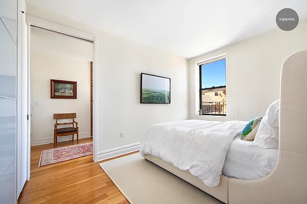 Sold by Triplemint | media 5
