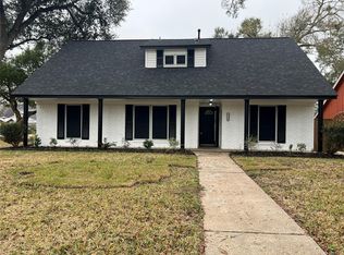 5120 E Bayou Dr, Dickinson, TX 77539