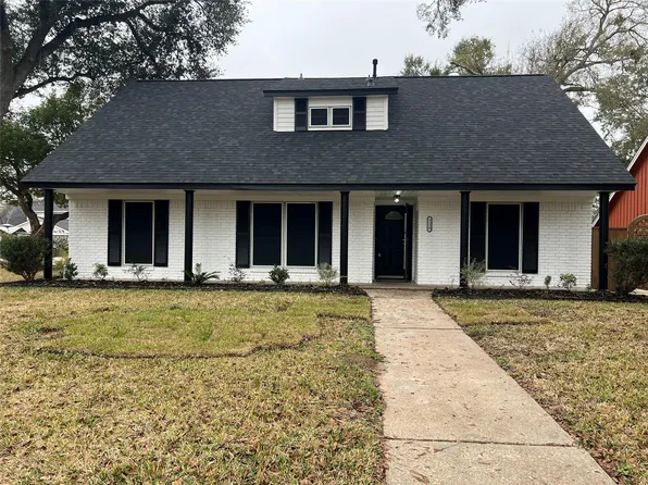 5120 E Bayou Dr, Dickinson, TX 77539