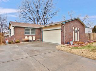 201 N James St, Haysville, KS 67060