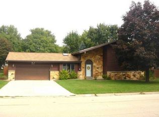 2010 E 19th St, Sterling, IL 61081