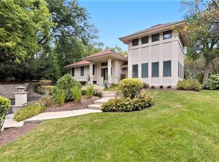 1055 Grandview Dr, Elm Grove, WI 53122