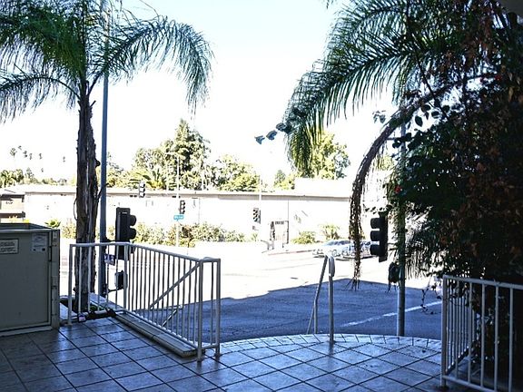 4th image of 602 S Wilton Pl APT 202