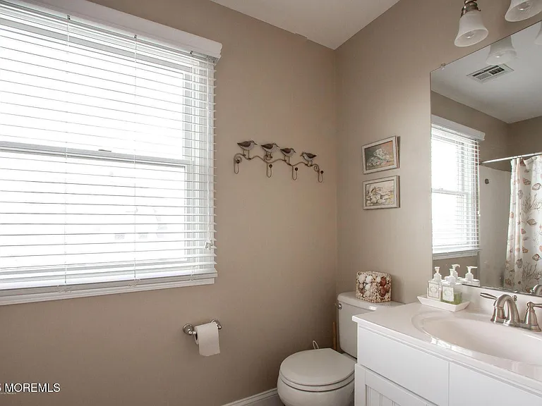 556 Pike Ave — Photo 12
