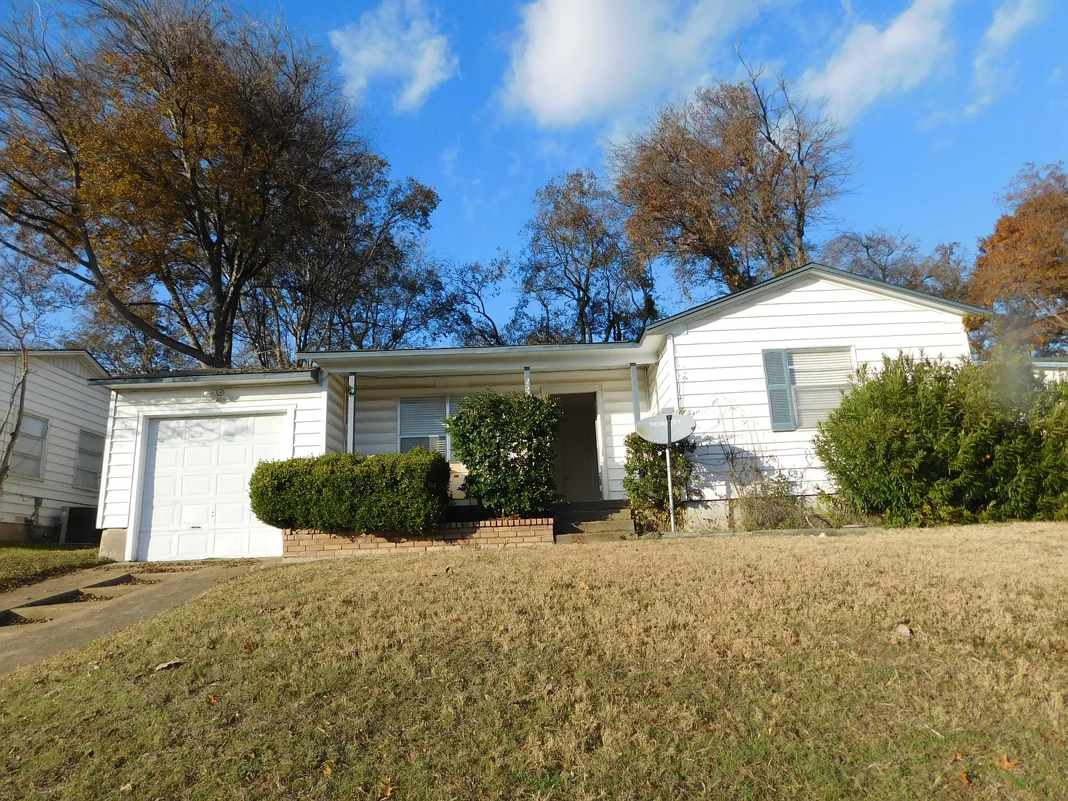2529 Albemarle Dr — Photo 1