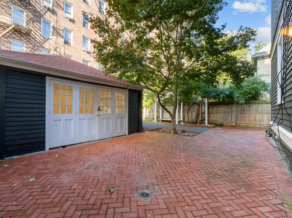 428 East 18th Street image 16 of 17