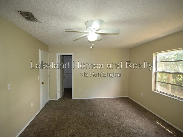1204 Honeytree Ln W — Photo 15