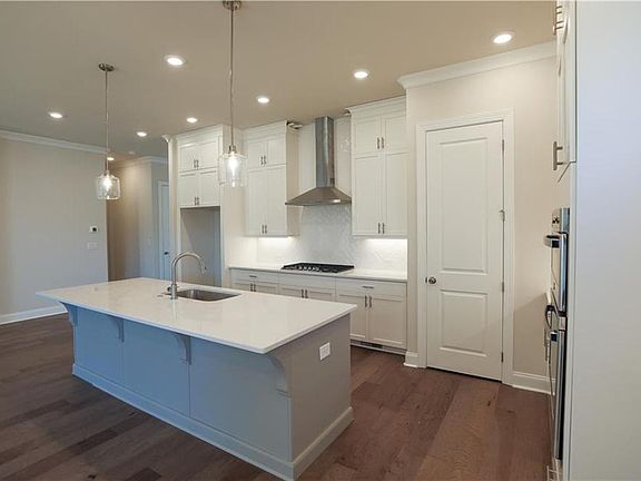 Not actual home. Photos of a previously built Bennett floorplan.