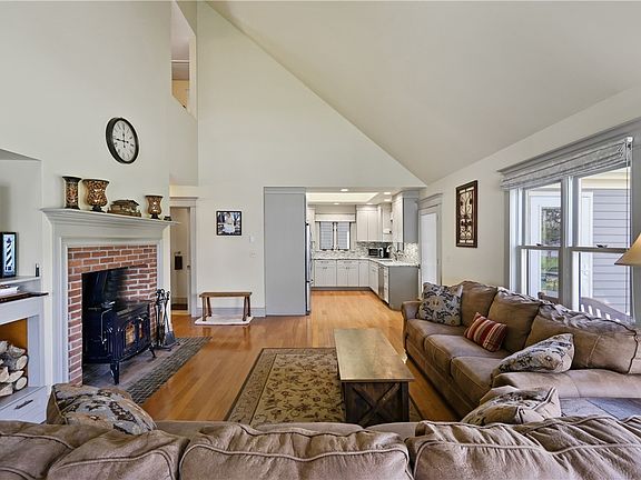 5th image of 14 Pioneer St