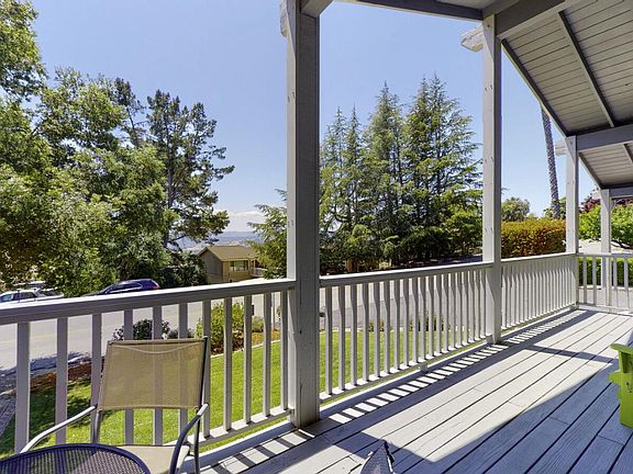 4th image of 17270 Oak Leaf Dr