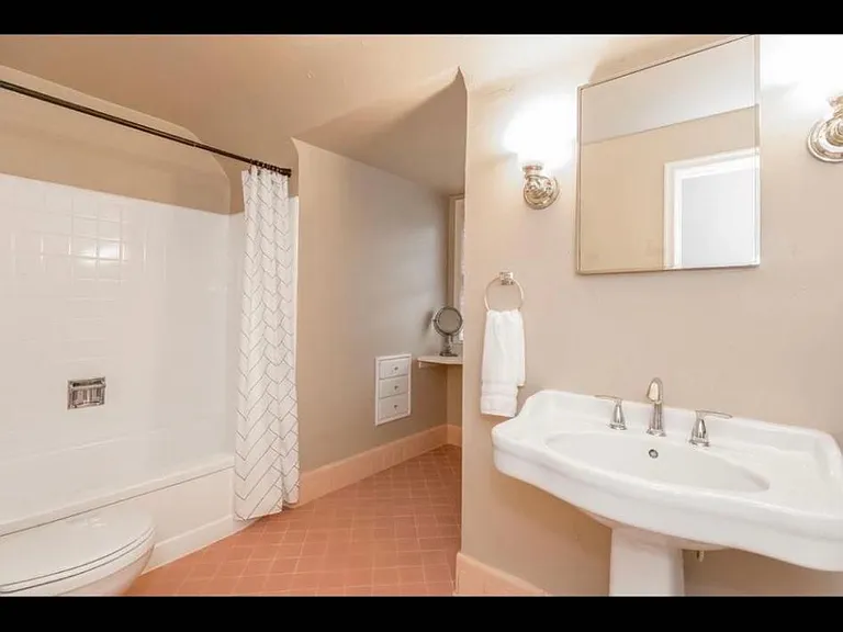 6641 Cherry St — Photo 2