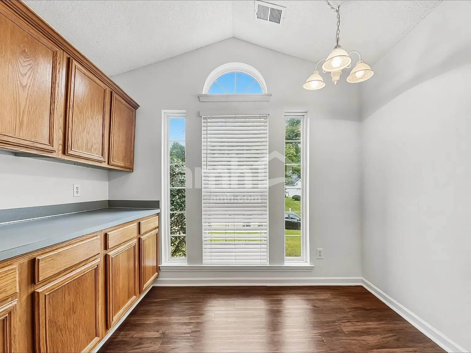 3 bed, 2.0 bath, 1359 sqft, $1,855 — Photo 3