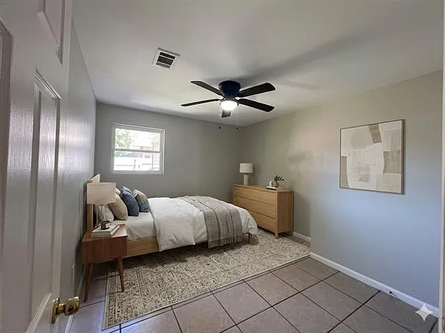 3207 1/2 Jackson Blvd — Photo 11