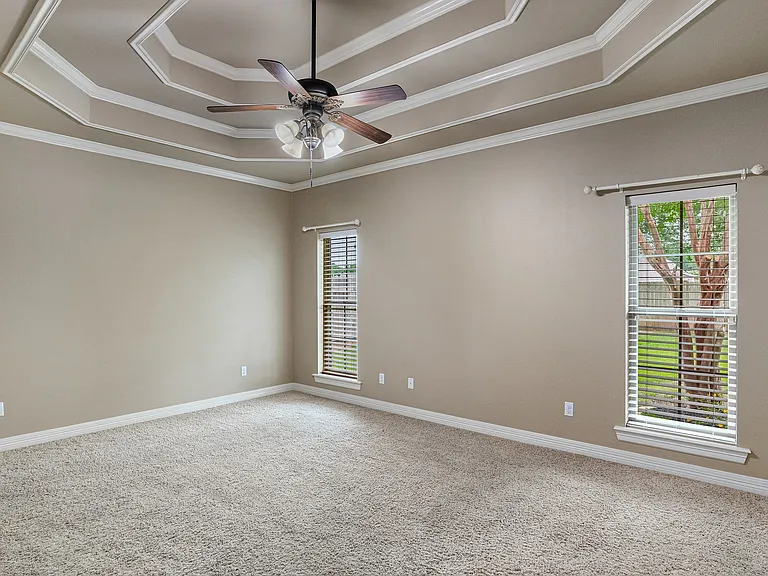 713 Saint Martin Ln — Photo 36