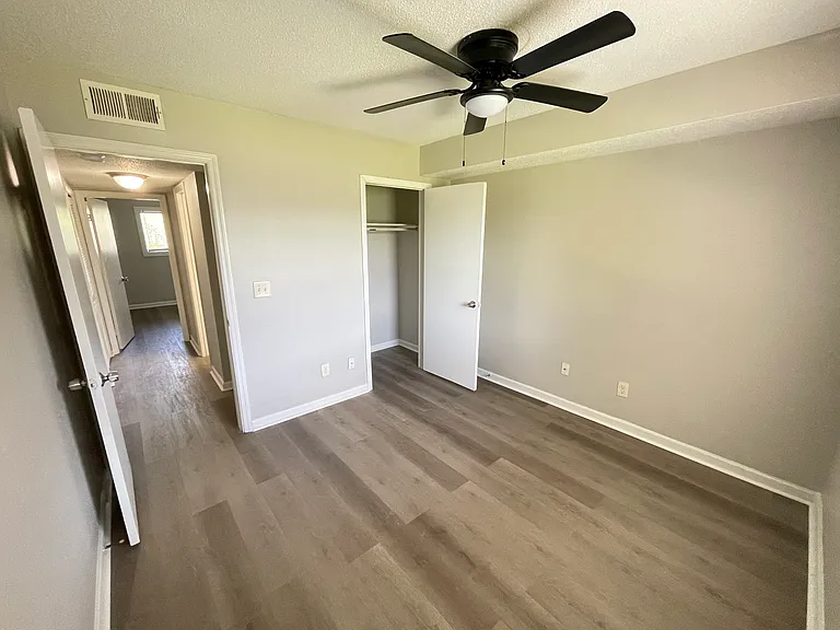 University Crossings Apartments — Photo 37