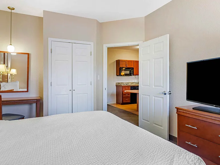 Studio Suite - 1 Queen Bed