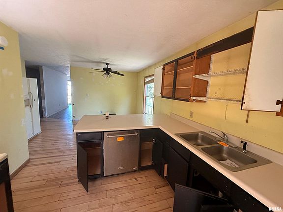 3rd image of 612 Snead Rd