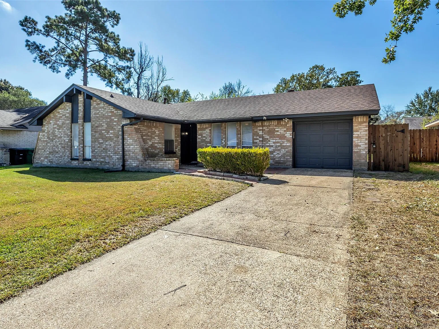 4 bed, 1.5 bath, 1248 sqft, $1,900 — Photo 1