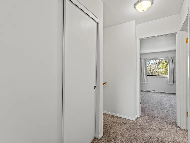 1302 N Gammon Rd — Photo 29