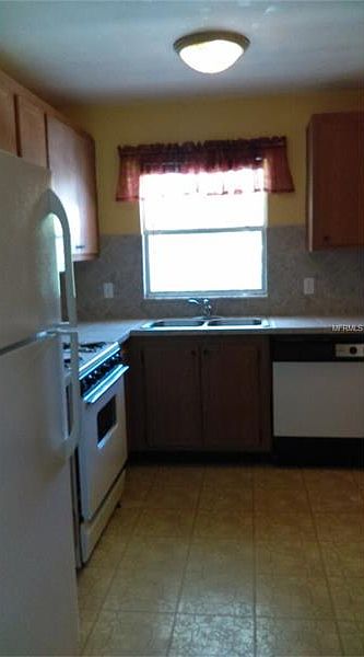 2nd image of 200 El Camino Dr APT 408