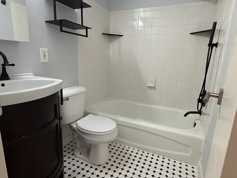 2340 Christian St #1 — Photo 7