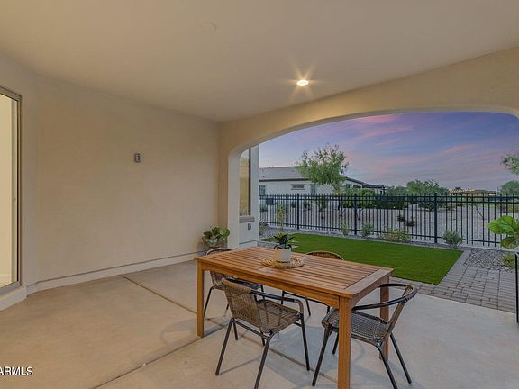 5th image of 428 E VETERANS Way