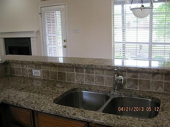 5th image of 310 Riverwalk Ln