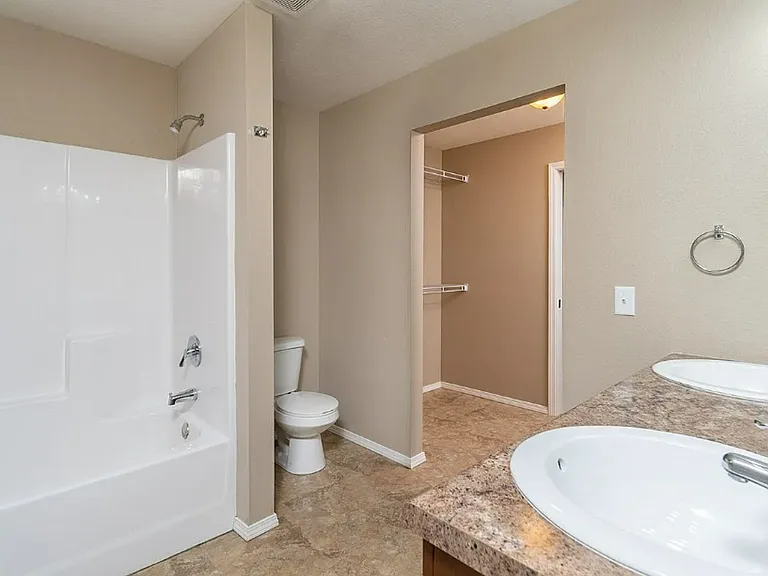 852 S Waco Ave — Photo 6