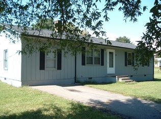 412 Sycamore Cir, Yadkinville, NC 27055