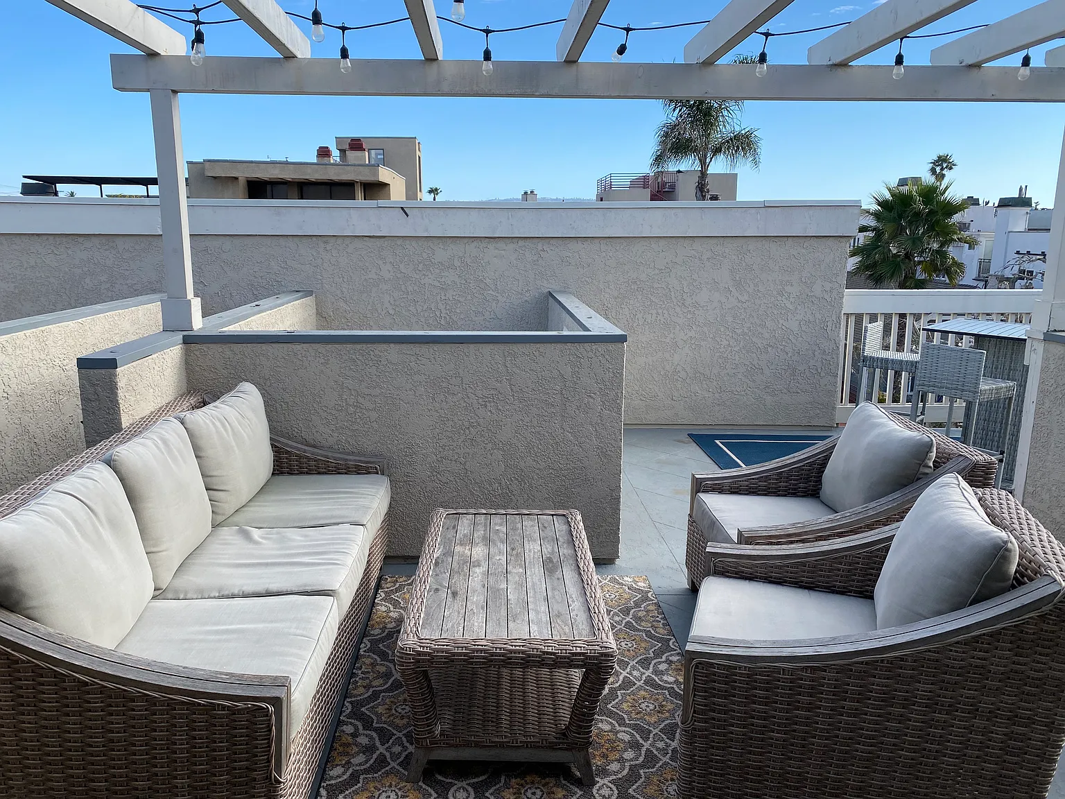 2 bed, 2.5 bath, 1512 sqft, $9,000 — Photo 2