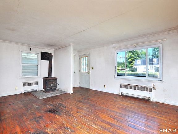 3rd image of 11 Tanglewood Drive