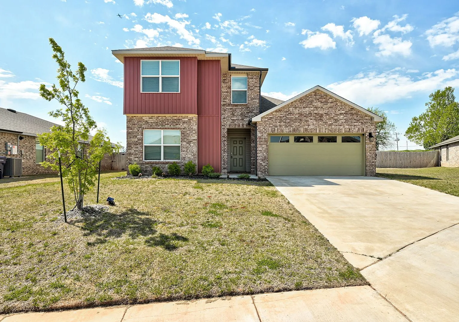 Massive 4BD/2BTH and 2 Car garage Home! Right off of 23 and Sara Road Minutes from JKP Turnpike — Photo 2