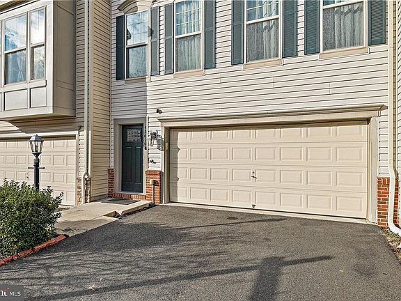 2nd image of 42616 Galbraith Sq