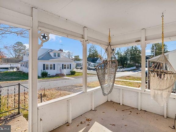 5th image of 22321 Leonard St