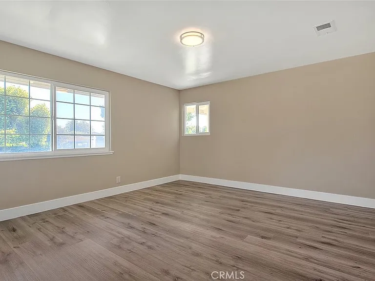 340 W Caroline St — Photo 10