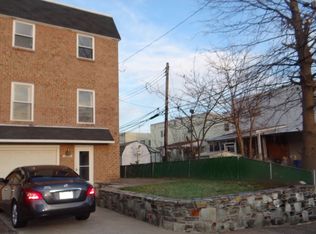 2825 Walnut Hill St #B, Philadelphia, PA 19152