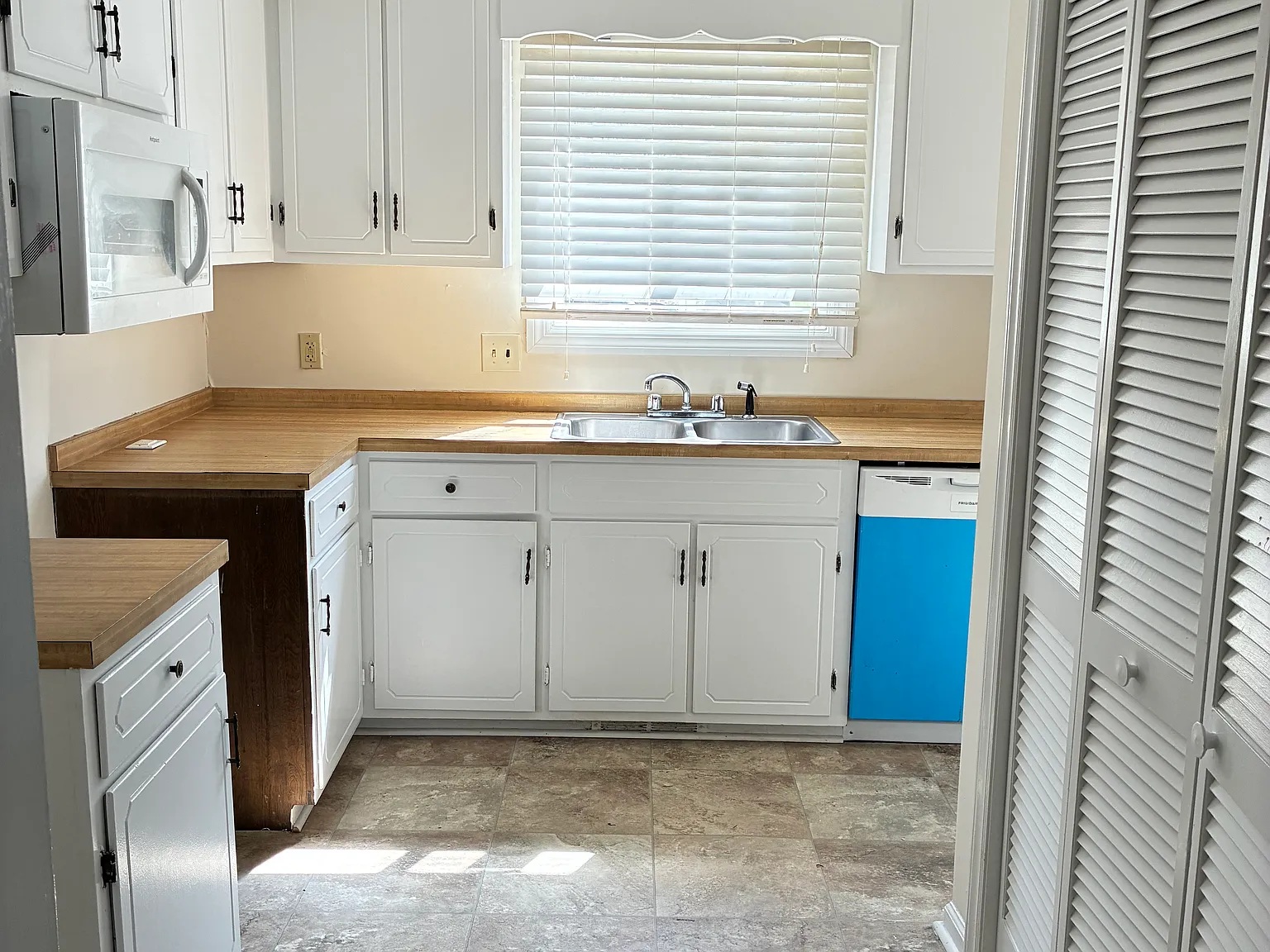 2 bed, 1.5 bath, 1150 sqft, $1,100 — Photo 3
