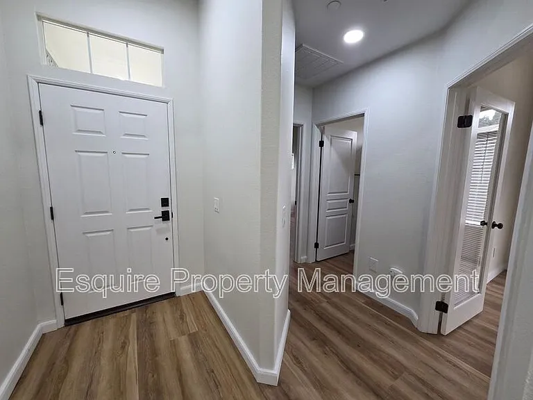 4888 Ellington St — Photo 5