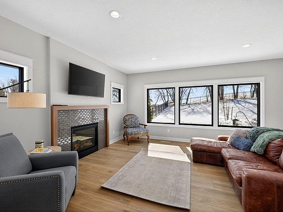 5th image of 3228 Allison Ln NE