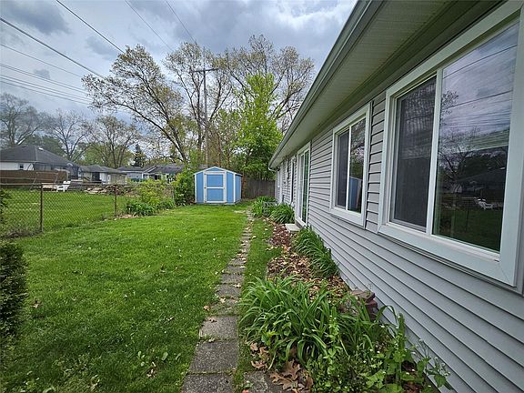 2nd image of 3221 Union Lake Rd