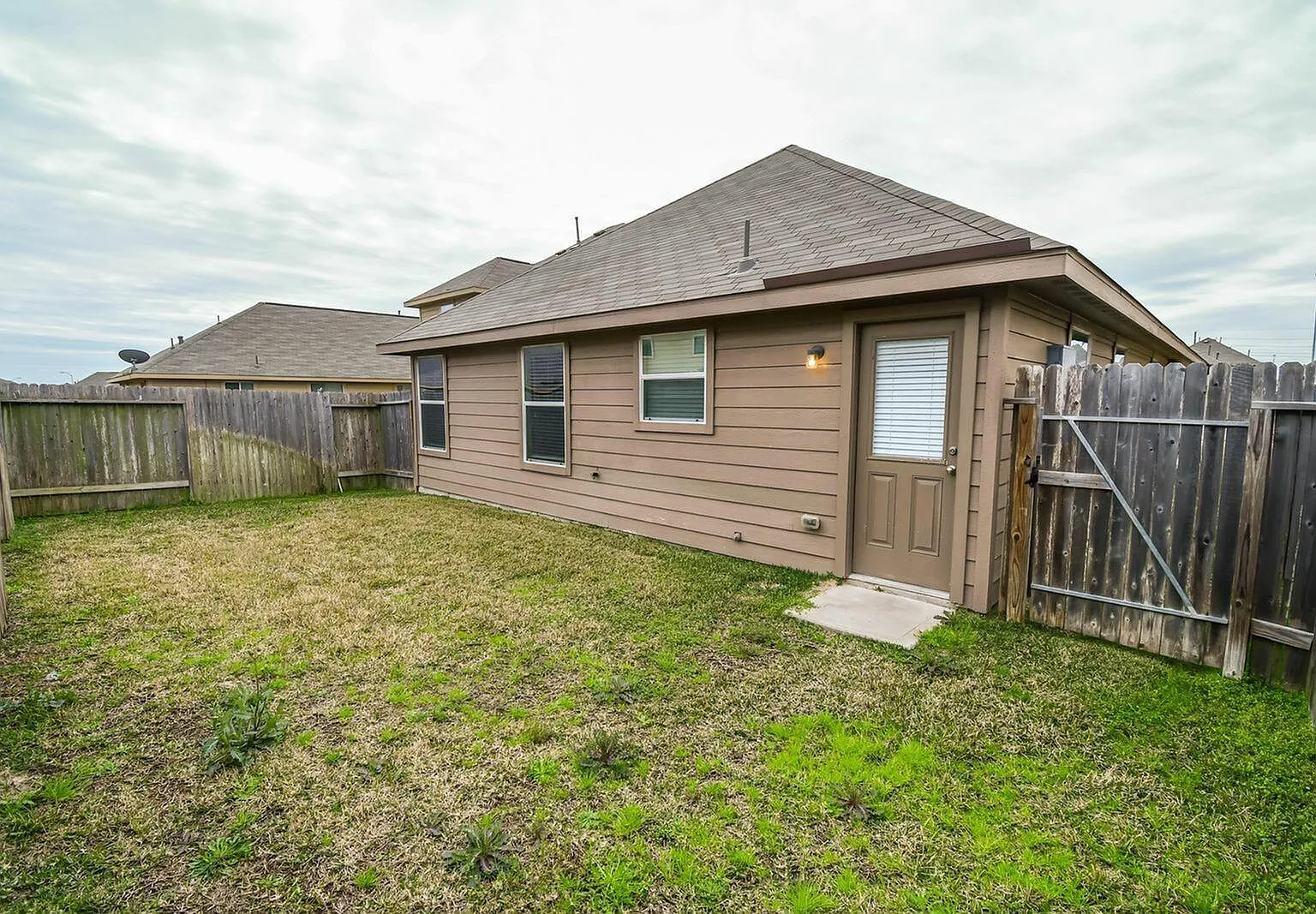 4 bed, 2.0 bath, 1433 sqft, $1,845 — Photo 2