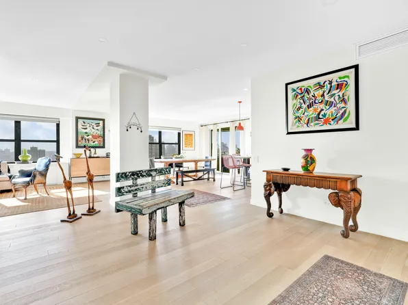 268 East Broadway image 13 of 38