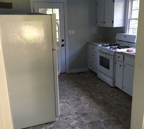 4th image of 2047 Benson Ave SE