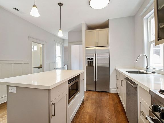 5th image of 821 Oak St